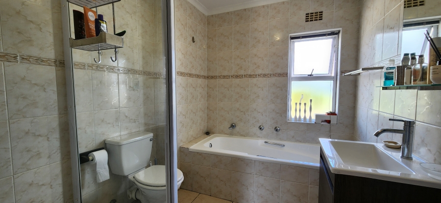 3 Bedroom Property for Sale in Sunningdale Western Cape